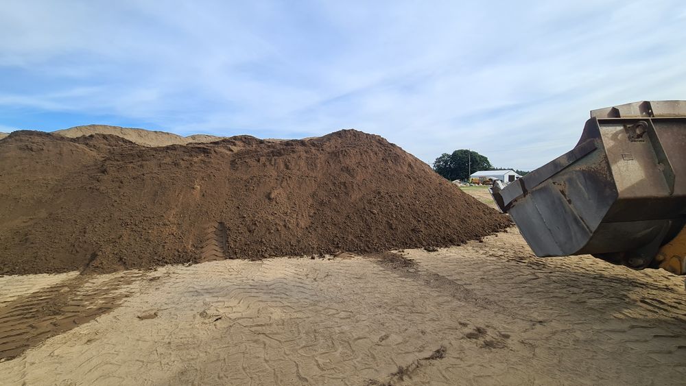 Ziemia pod trawnik siana świeża