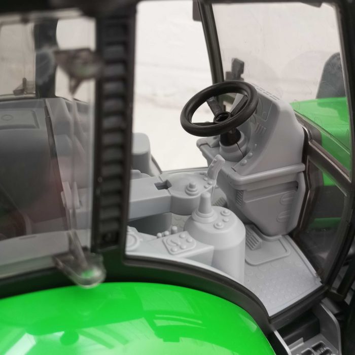 Трактор Deutz Agrotron X720 Bruder - нет дверей .