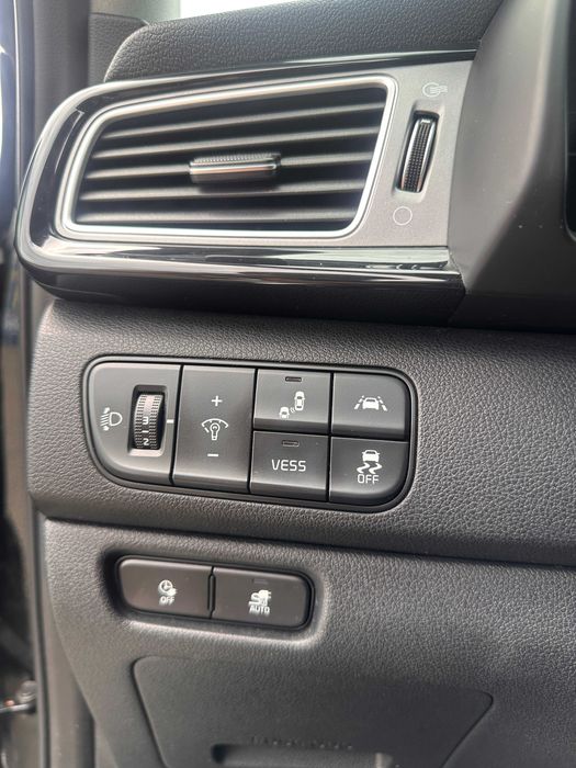 Kia Niro 2019 • 64 кВт • Максимальна комплектація