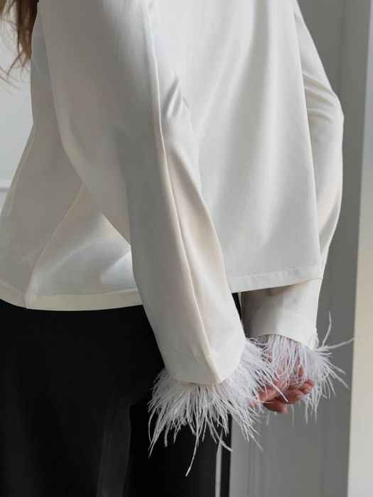 Лонгслів з пірʼям