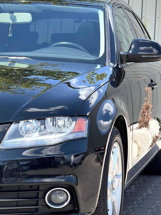 Автомобіль Audi A4 B8