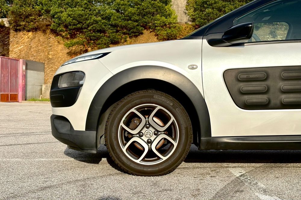 Vendo citroen cactus 1.2 turbo 110cv 2017 com apenas 80 mil quilometroscom muitos extras — photo 3