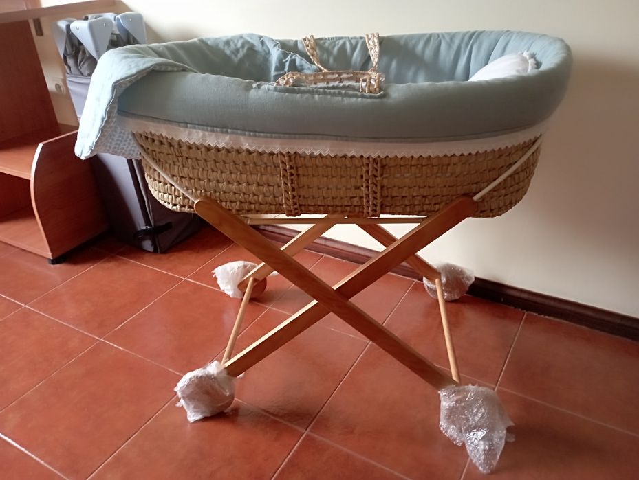 Berço/ alcofa de bebê