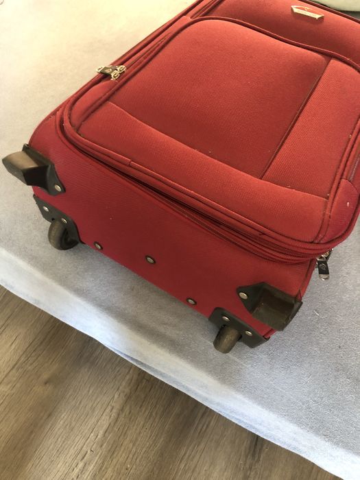 Продам валізу на колесах, як на фото