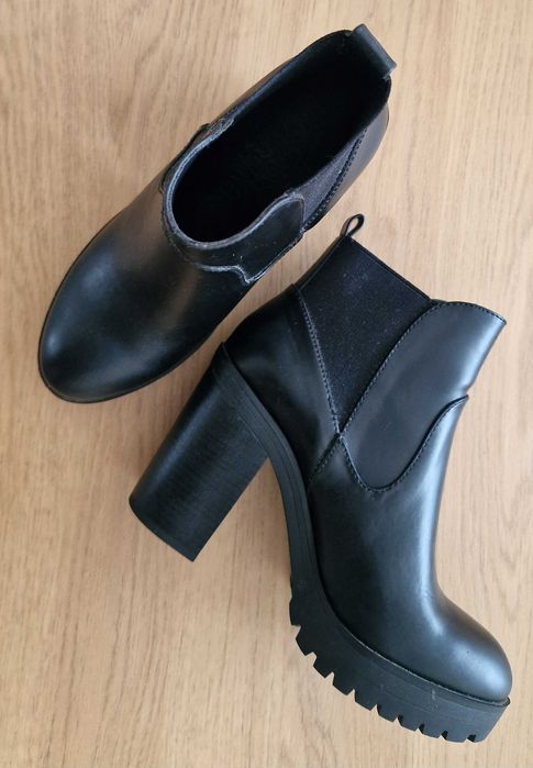 Bota Preta Tamanho 38