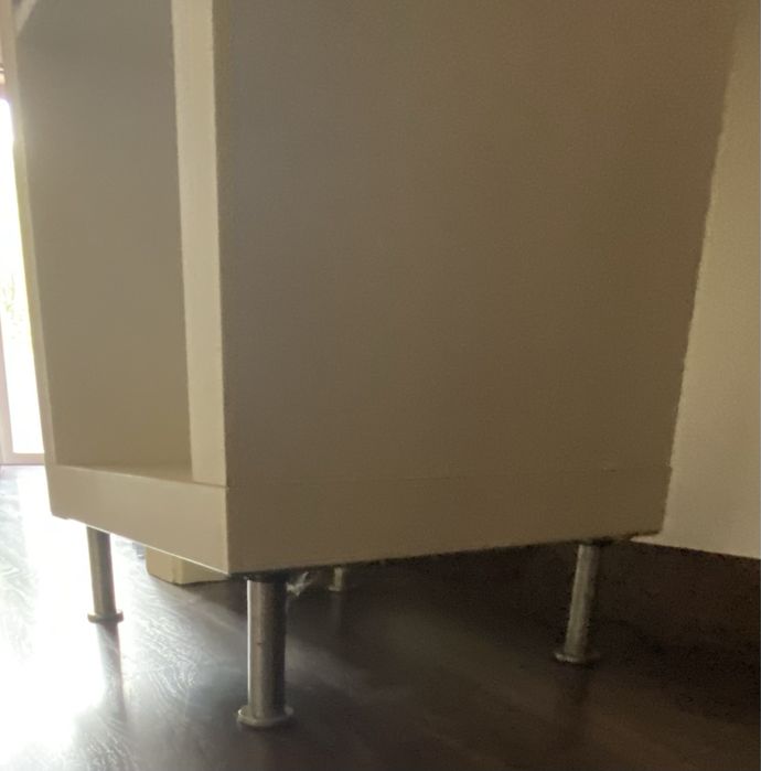 Móvel IKEA (Modelo Kallax) c/ Gavetas, Portas e Ganchos Laterais – Como Novo