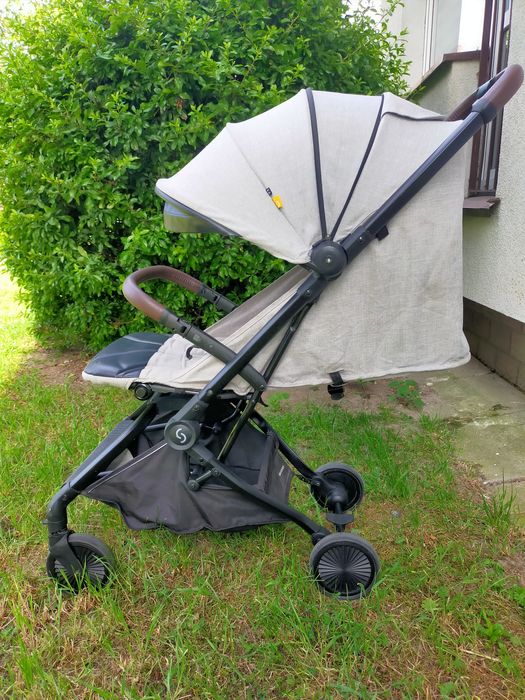 Lekki Wózek spacerowy Skiddou Espoo do samolotu składany jedną ręką