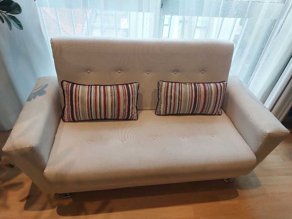 Sofa branco em tecido