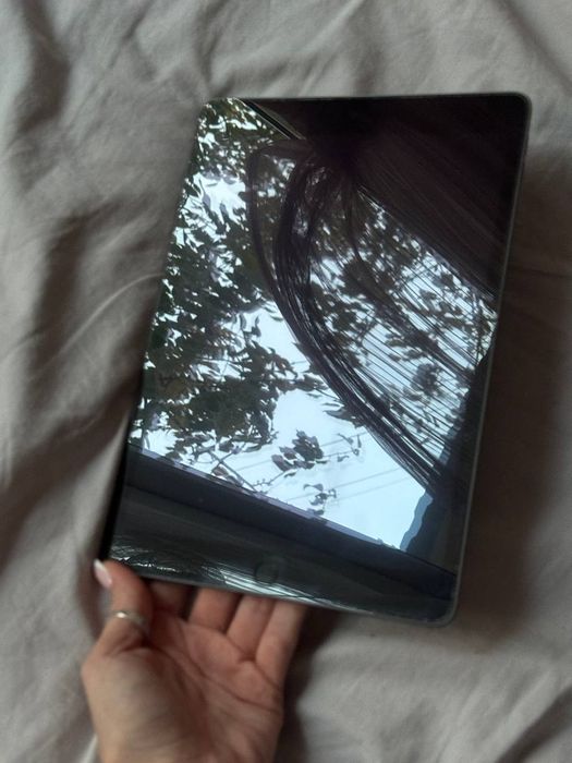 Appl IPad  9th Gen  256GB  wi- fi   10.2 Space Grey