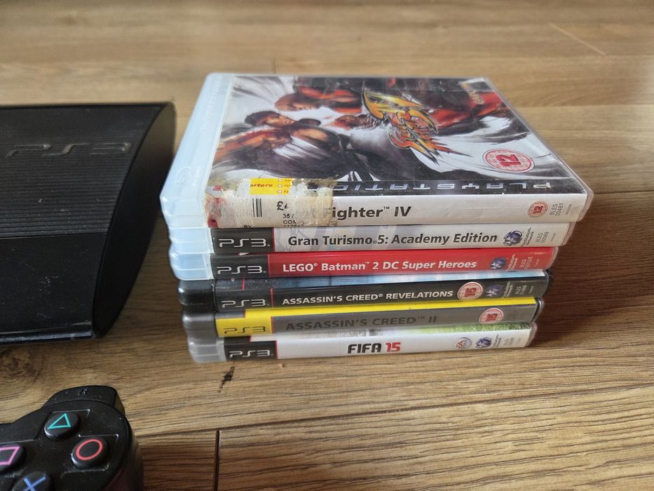 Konsola Ps3 z 2 padami I 5 grami