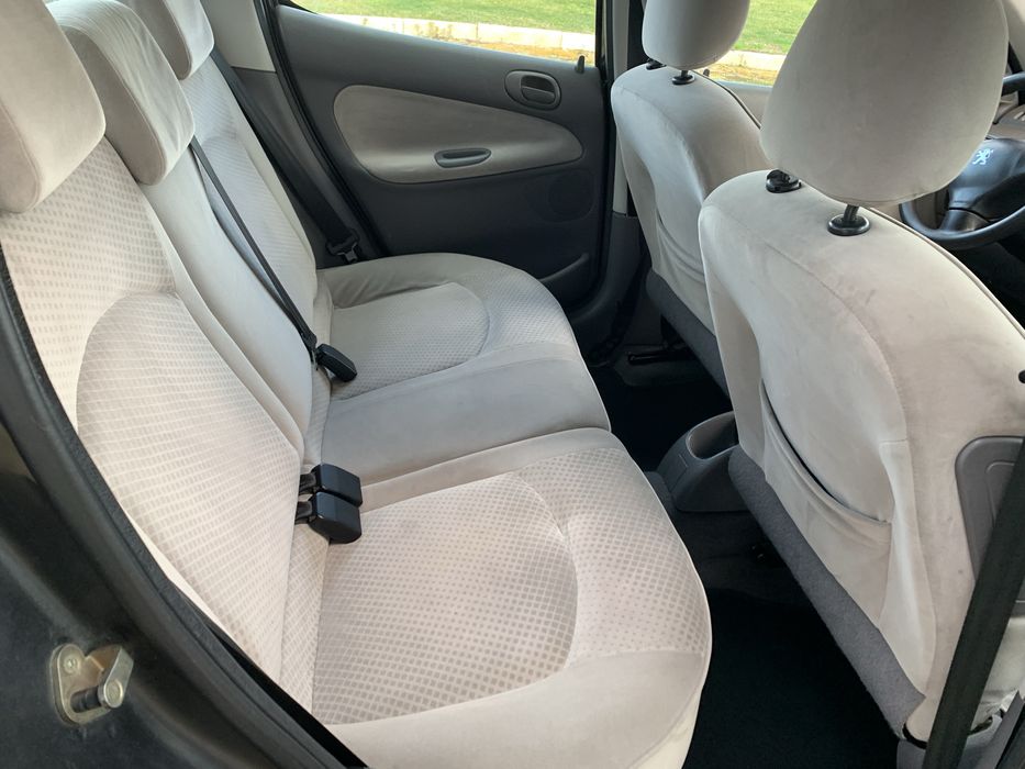Peugeot 206 //143mil kms //AC digital // teto panorâmico -Impecável