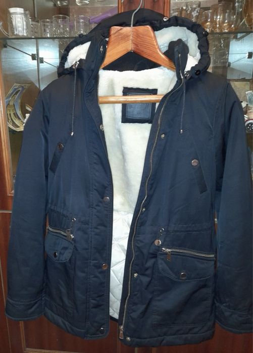 Продам женскую зимнюю куртку парку