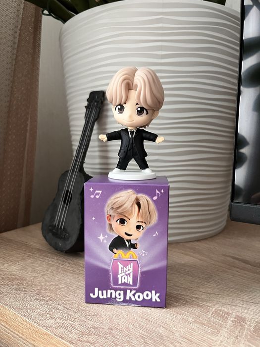Tiny Tan Jung Kook іграшка з McDonald’s