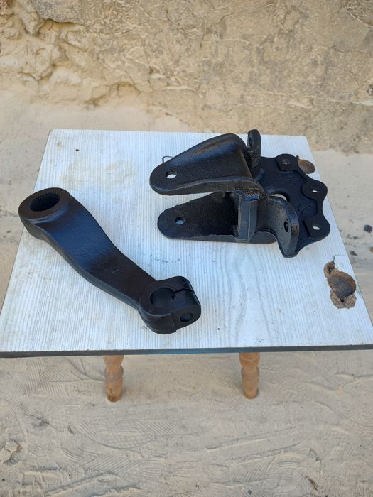 Кронштейн ресори ЗІЛ 130 передній. Рульова сошка Зил 130