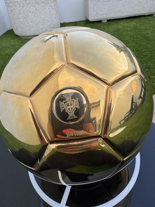 Bola Oficial FPF banhada a Ouro 24k – Edição Limitada Euro (Nº 100/200) O