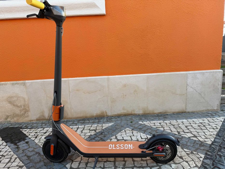 Trotinete elétrica Olsson Rino 8,5" com Manual