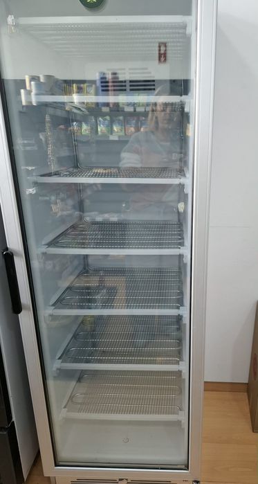 Vendo um  frigorífico