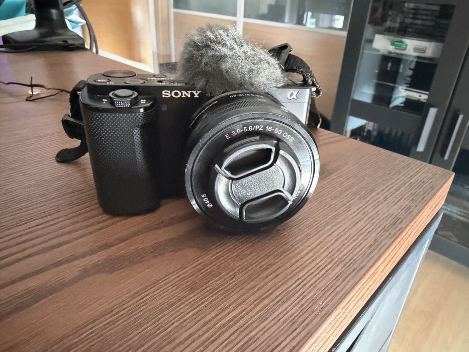 Sony ZV-E10 + Kit Completo | Punho Sony | 5 Baterias | Como Nova
