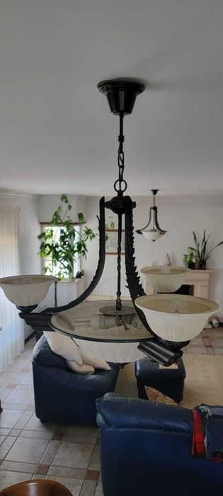 Candeeiros de Tecto Estilo Clássico em Ferro Forjado e Vidro Fosco