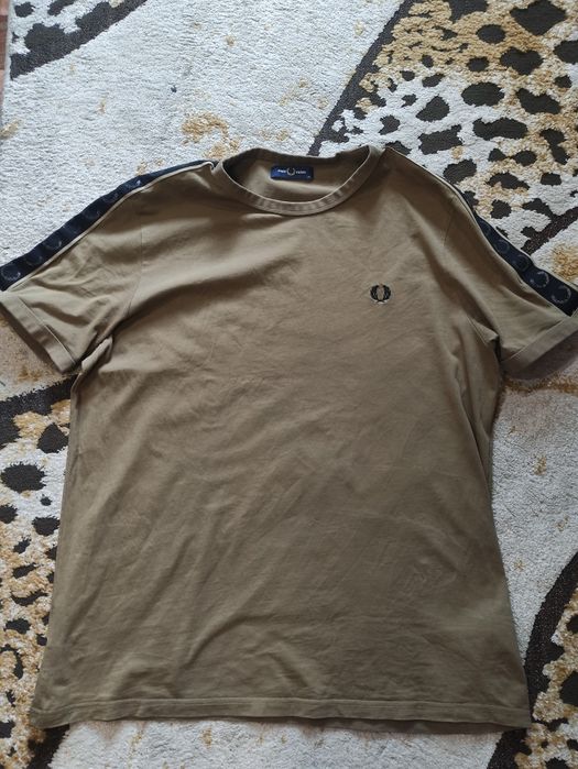 Футболка Fred Perry з лампасами