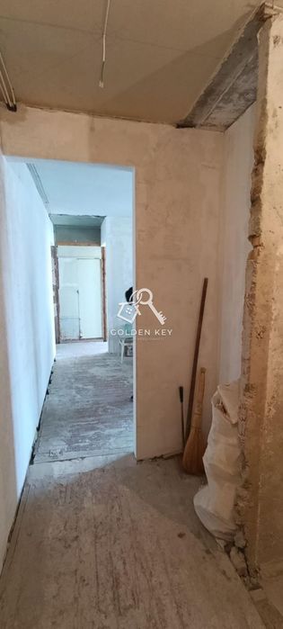 Продаж 3-кімнатної квартири під ремонт на Восході
