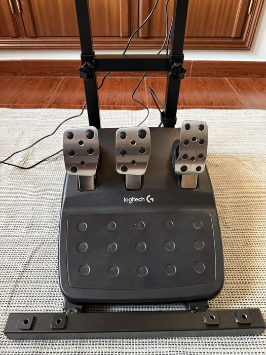 Volante Logitech G29 Driving Force (C/GARANTIA) c/ pedais e suporte