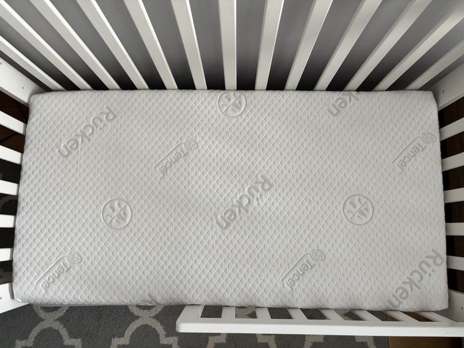 Łóżeczko Białe Klupś Iwo + Dostawka + materac Rucken Tencel