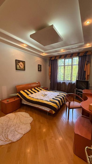 Продам 2 к. квартиру в Сталинке, Проспект Гагарина/Шевченко, парк Победы