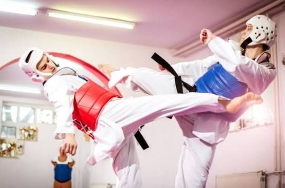 Colete de protecção de desportos de combate, capacete e luvas