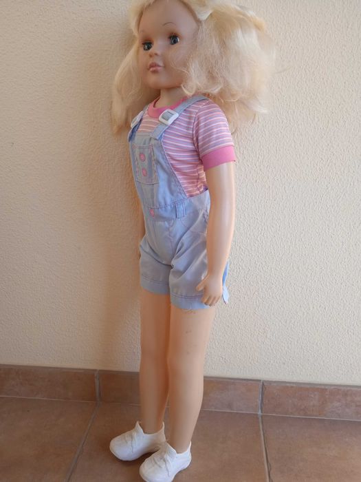 Boneca  com 75cm