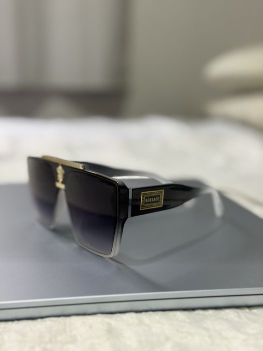 Óculos de Sol Versace Preto e Transparente – Design Exclusivo
