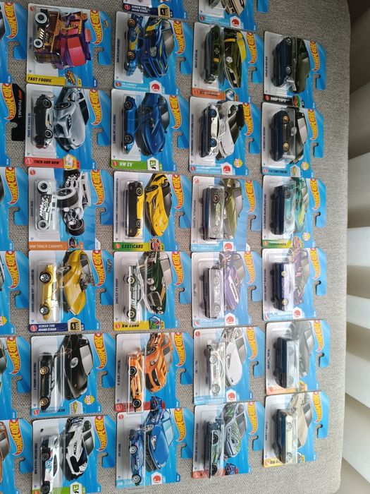 Hot wheels mainlines