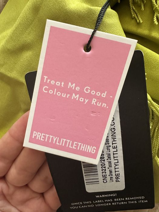 Сукня з бахромою від бренду Prettylittlething