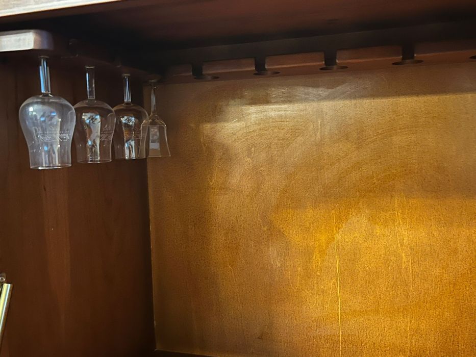 Móvel bar em cerejeira