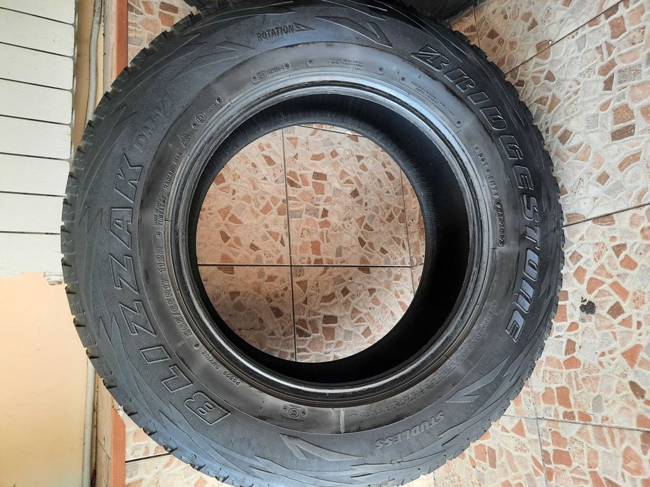 Bridgestone Blizzak DM-V1 265 65 R17