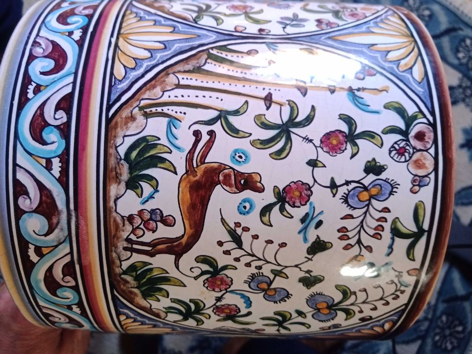 Vaso cilíndrico cerâmica berardos pintado à mão séc. XVII