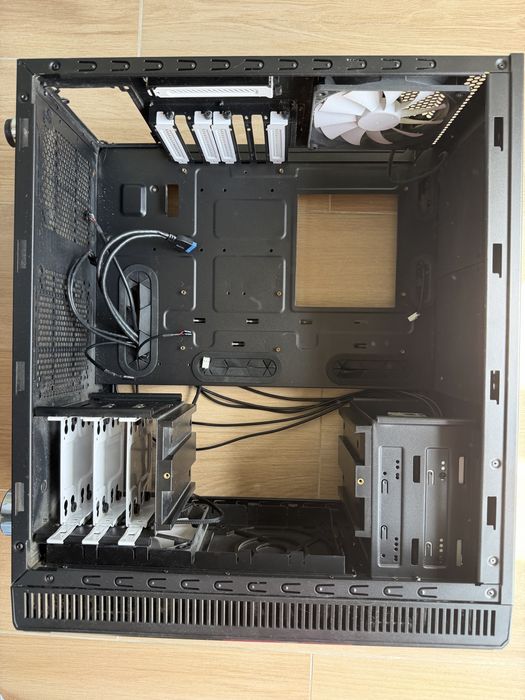 Caixa ATX Fractal R5 Design + leitor/Gravador CD/DVD
