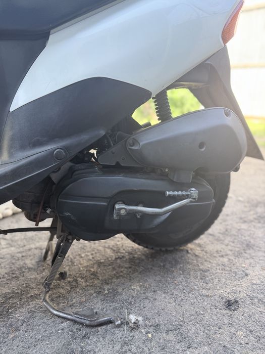 Мопед Suzuki lets 2 бабочка