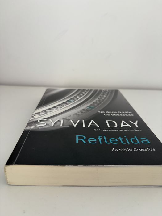 Livro Refletida - Sylvia Day
