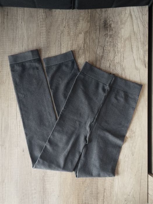 Szare prążkowane legginsy z miękkiej dzianiny z elastyczną talią