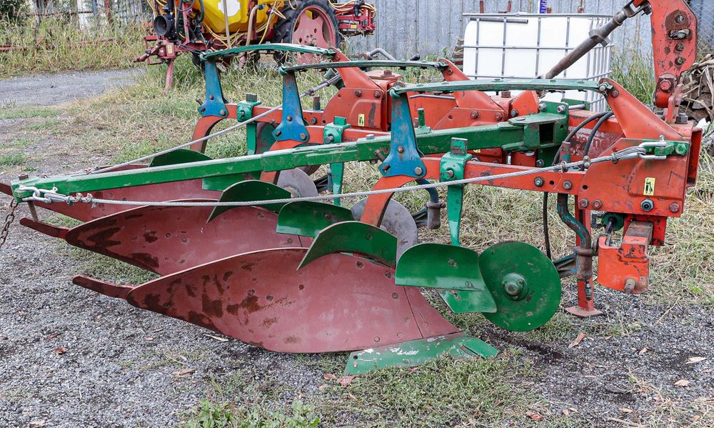 Pług Kverneland AB 85 Vario, 3 skibowy + wał kolczatka