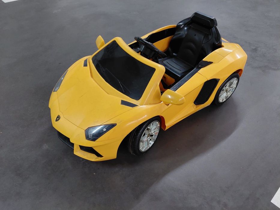 Carro elétrico para criança LAMBORGHINI