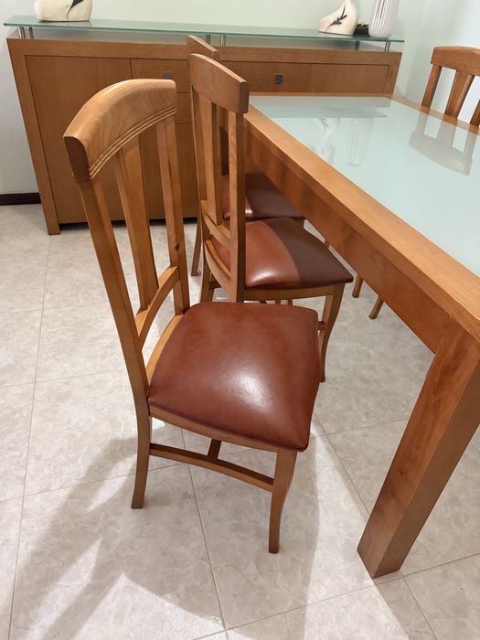 Mesa + 6 cadeiras (tudo igual a novo)