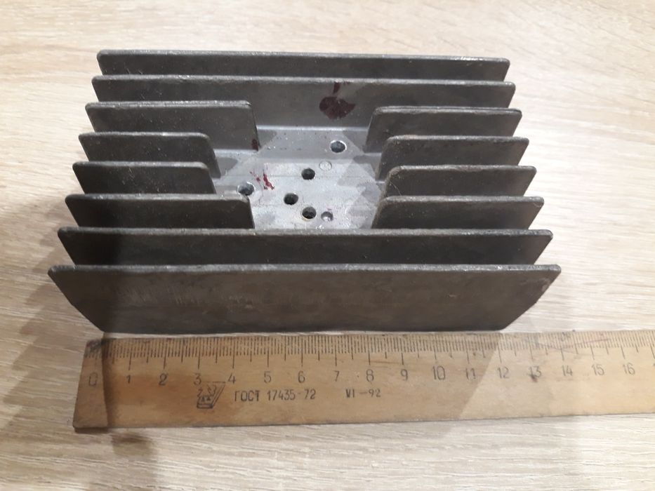 Радиатор аллюминевый . Предохранители с колодками