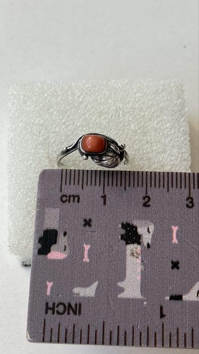 Srebrny stary pierścionek z koralem