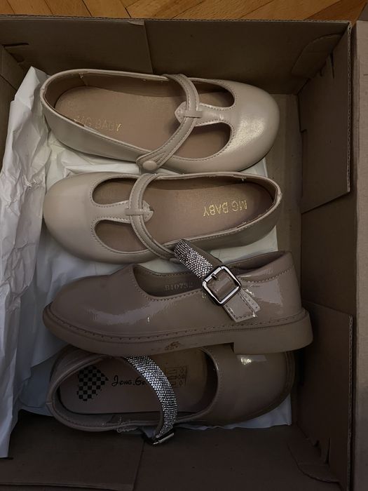 Взуття дитяче чобітки і туфлі