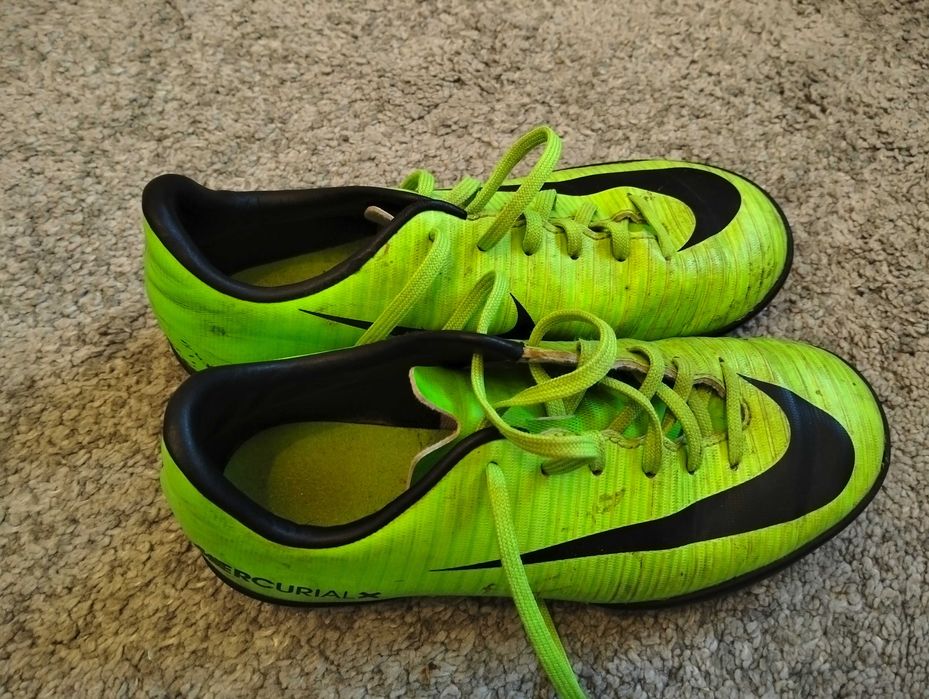 korki NIKE dziecięce buty do gry w piłkę rozmiar 33