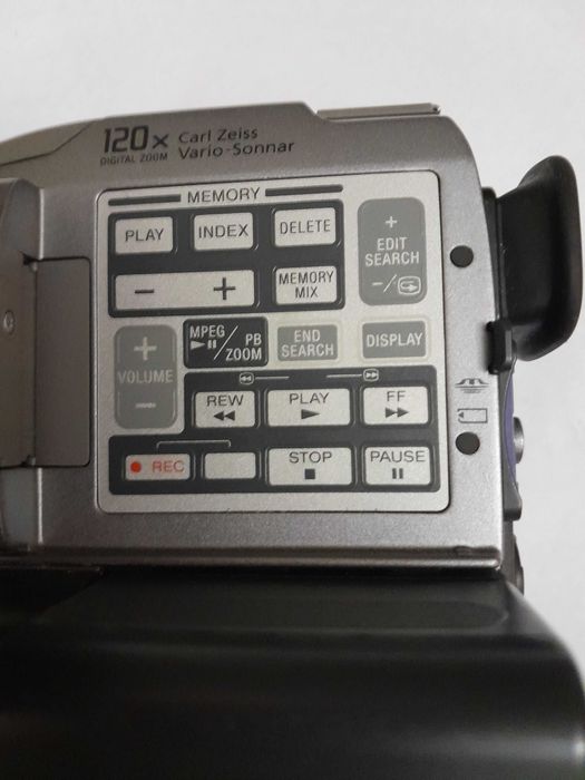 Отличная Японская видеокамера Sony.