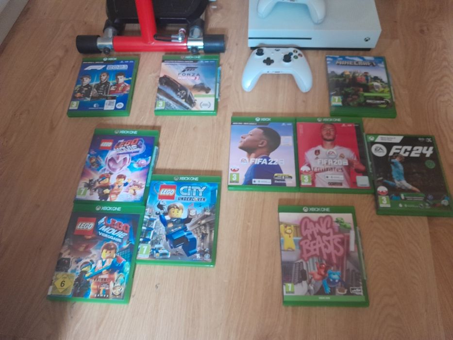 Xbox One S + Kierownica THRUSTMASTER Ferrari 458 Spider +stojak