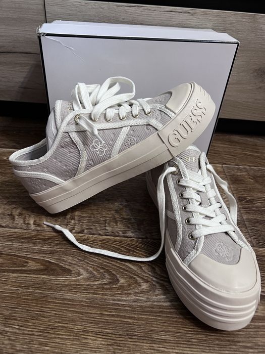 Кеди жіночі Guess розмір 8, 38,5-39